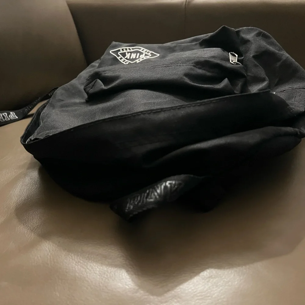 PINK 💕Victoria's Secret Black 🖤Small Backpack w/Logo & Exclusive Pins Details - Picture 7 of 16